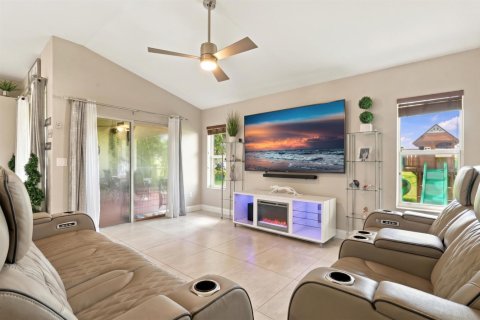 Casa en venta en Port St. Lucie, Florida, 4 dormitorios, 197.32 m2 № 2421315 - foto 19