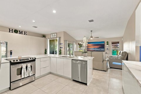 Casa en venta en Port St. Lucie, Florida, 4 dormitorios, 197.32 m2 № 2421315 - foto 13