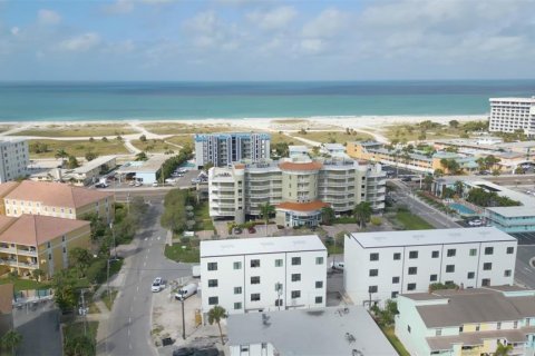 Condominio en venta en Treasure Island, Florida, 5 dormitorios, 261.15 m2 № 933584 - foto 18