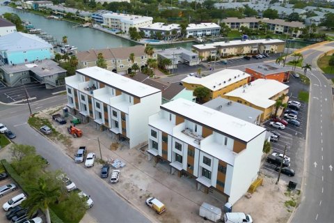 Condominio en venta en Treasure Island, Florida, 5 dormitorios, 261.15 m2 № 933584 - foto 15