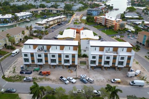Condominio en venta en Treasure Island, Florida, 5 dormitorios, 261.15 m2 № 933584 - foto 17