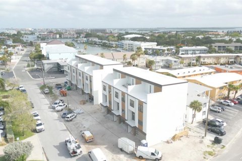 Condominio en venta en Treasure Island, Florida, 5 dormitorios, 261.15 m2 № 933584 - foto 23