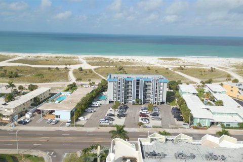 Condominio en venta en Treasure Island, Florida, 5 dormitorios, 261.15 m2 № 933584 - foto 19