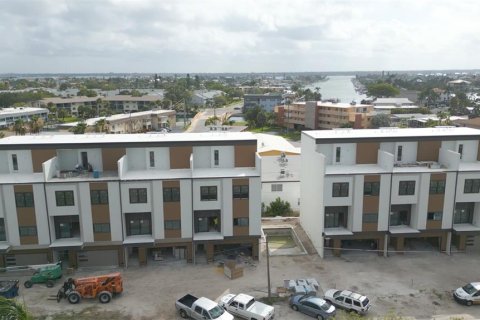 Condominio en venta en Treasure Island, Florida, 5 dormitorios, 261.15 m2 № 933584 - foto 14