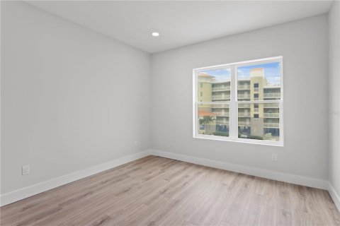 Condominio en venta en Treasure Island, Florida, 5 dormitorios, 261.15 m2 № 933584 - foto 24