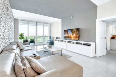 Copropriété à vendre à Sunny Isles Beach, Floride: 2 chambres, 126.07 m2 № 1944404 - photo 3
