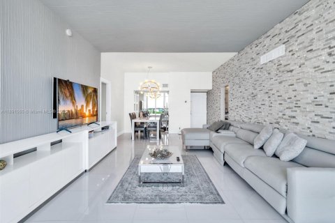 Copropriété à vendre à Sunny Isles Beach, Floride: 2 chambres, 126.07 m2 № 1944404 - photo 2