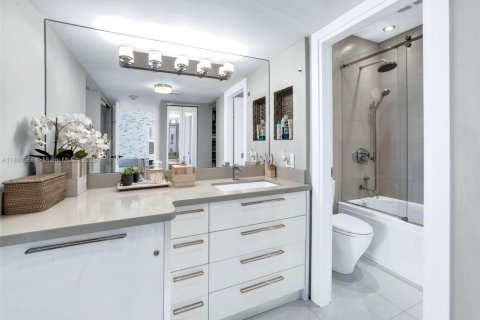 Copropriété à vendre à Sunny Isles Beach, Floride: 2 chambres, 126.07 m2 № 1944404 - photo 14