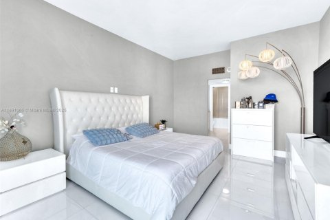 Copropriété à vendre à Sunny Isles Beach, Floride: 2 chambres, 126.07 m2 № 1944404 - photo 12
