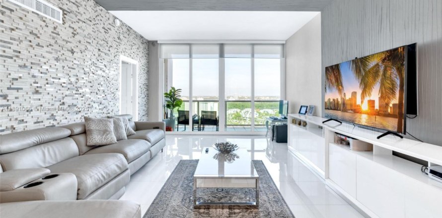 Condo à Sunny Isles Beach, Floride, 2 chambres № 1944404