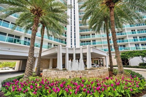 Copropriété à vendre à Sunny Isles Beach, Floride: 2 chambres, 126.07 m2 № 1944404 - photo 25