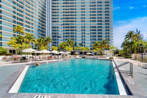 Copropriété à vendre à Sunny Isles Beach, Floride: 2 chambres, 126.07 m2 № 1944404 - photo 30