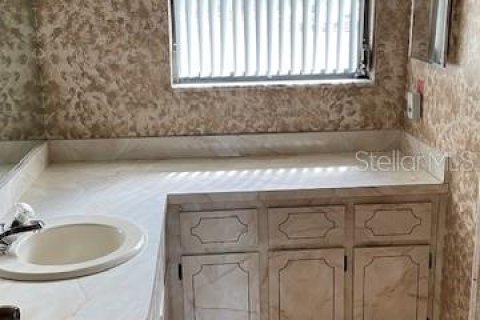 House in Tarpon Springs, Florida 3 bedrooms, 179.49 sq.m. № 2411661 - photo 8