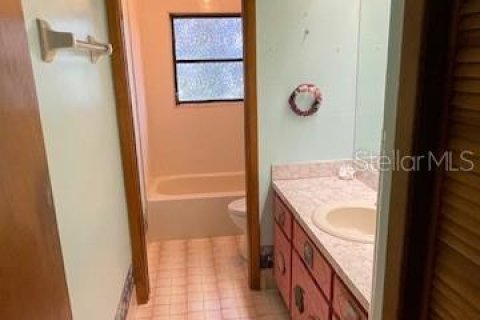 House in Tarpon Springs, Florida 3 bedrooms, 179.49 sq.m. № 2411661 - photo 4
