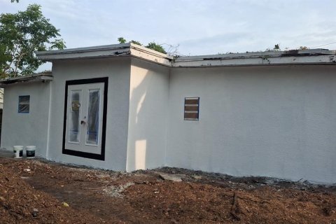 House in Orlando, Florida 2 bedrooms, 121.98 sq.m. № 2218194 - photo 4
