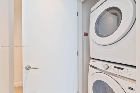 Condominio en alquiler en Miami Beach, Florida, 3 dormitorios, 182.37 m2 № 1645154 - foto 5