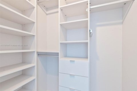 Condominio en alquiler en Miami Beach, Florida, 3 dormitorios, 182.37 m2 № 1645154 - foto 4