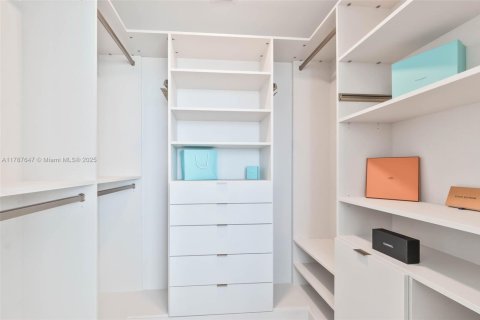 Condominio en alquiler en Miami Beach, Florida, 3 dormitorios, 182.37 m2 № 1645154 - foto 25