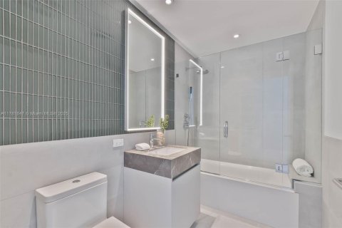 Condominio en alquiler en Miami Beach, Florida, 3 dormitorios, 182.37 m2 № 1645154 - foto 29