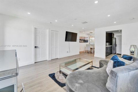 Casa en venta en West Park, Florida, 3 dormitorios № 2032424 - foto 8