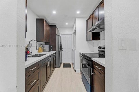 Casa en venta en West Park, Florida, 3 dormitorios № 2032424 - foto 3