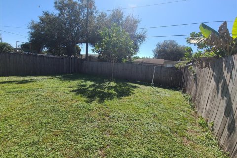 Villa ou maison à vendre à Cooper City, Floride: 2 chambres, 100.98 m2 № 1963228 - photo 14