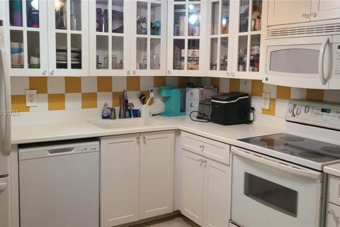 Villa ou maison à vendre à Cooper City, Floride: 2 chambres, 100.98 m2 № 1963228 - photo 8