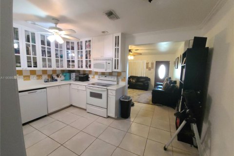 Villa ou maison à vendre à Cooper City, Floride: 2 chambres, 100.98 m2 № 1963228 - photo 7