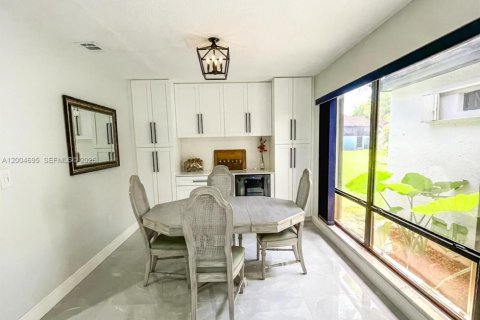 Touwnhouse à louer à Miami, Floride: 2 chambres, 134.34 m2 № 2091306 - photo 6