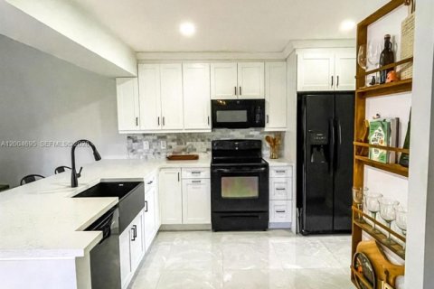 Touwnhouse à louer à Miami, Floride: 2 chambres, 134.34 m2 № 2091306 - photo 7