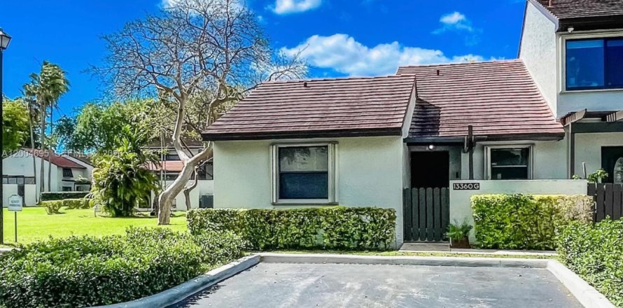 Touwnhouse à Miami, Floride 2 chambres, 134.34 m2 № 2091306