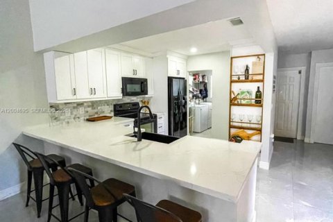 Touwnhouse à louer à Miami, Floride: 2 chambres, 134.34 m2 № 2091306 - photo 2