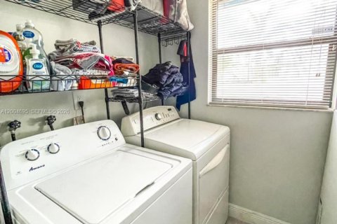 Touwnhouse à louer à Miami, Floride: 2 chambres, 134.34 m2 № 2091306 - photo 14
