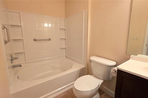 Condo in Bradenton, Florida, 1 bedroom № 2115946 - photo 11