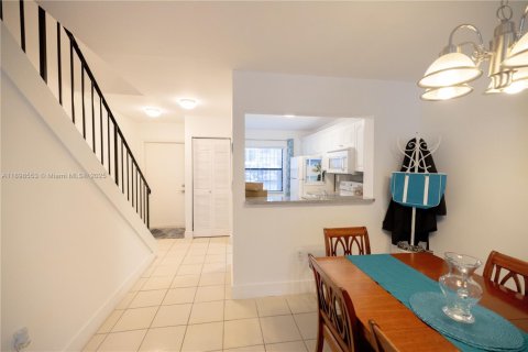 Villa ou maison à vendre à Miami, Floride: 2 chambres № 1951086 - photo 25
