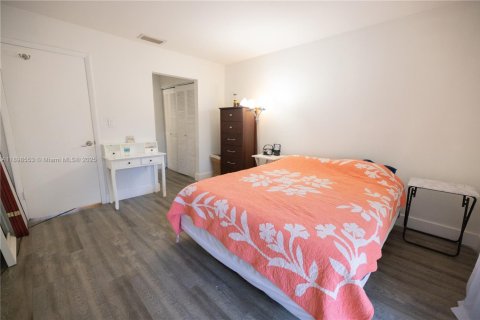 Villa ou maison à vendre à Miami, Floride: 2 chambres № 1951086 - photo 29