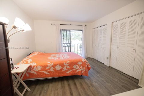 Villa ou maison à vendre à Miami, Floride: 2 chambres № 1951086 - photo 30