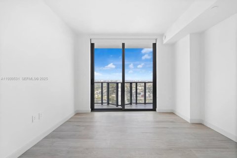 Снять в аренду кондоминиум в Майами, Флорида 2 спальни, 97.83м2, № 1989685 - фото 14