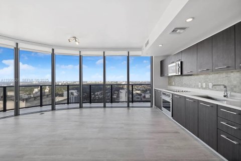 Снять в аренду кондоминиум в Майами, Флорида 2 спальни, 97.83м2, № 1989685 - фото 2