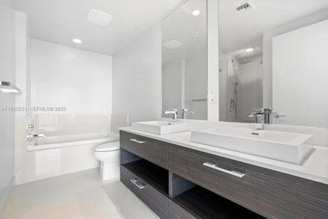 Снять в аренду кондоминиум в Майами, Флорида 2 спальни, 97.83м2, № 1989685 - фото 13