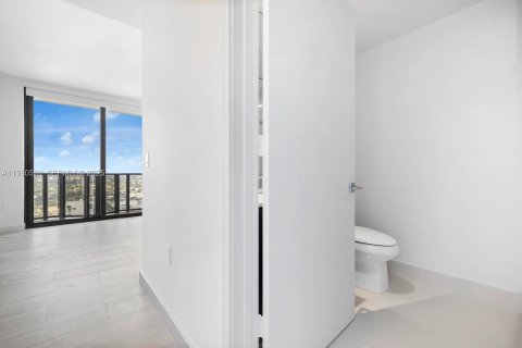 Снять в аренду кондоминиум в Майами, Флорида 2 спальни, 97.83м2, № 1989685 - фото 12