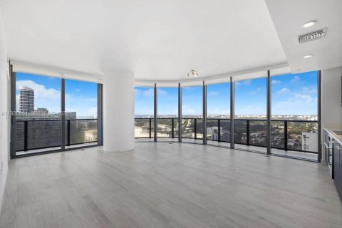 Снять в аренду кондоминиум в Майами, Флорида 2 спальни, 97.83м2, № 1989685 - фото 1