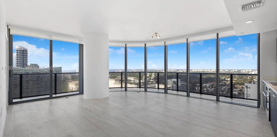 Кондоминиум с 2 спальнями в Майами, Флорида № 1989685