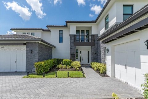 House in Southwest Ranches, Florida 5 bedrooms, 453.27 sq.m. № 1887338 - photo 9