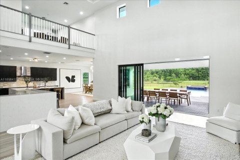 House in Southwest Ranches, Florida 5 bedrooms, 453.27 sq.m. № 1887338 - photo 7