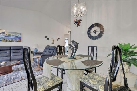 Villa ou maison à vendre à New Port Richey, Floride: 2 chambres, 125.6 m2 № 2141326 - photo 7