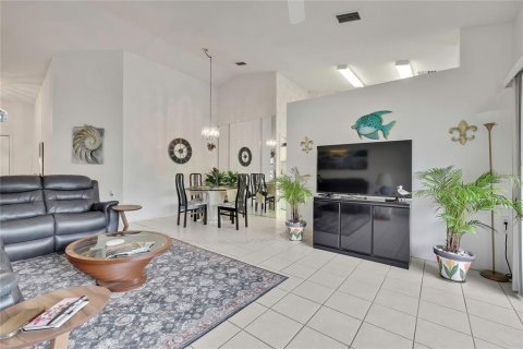 Villa ou maison à vendre à New Port Richey, Floride: 2 chambres, 125.6 m2 № 2141326 - photo 3