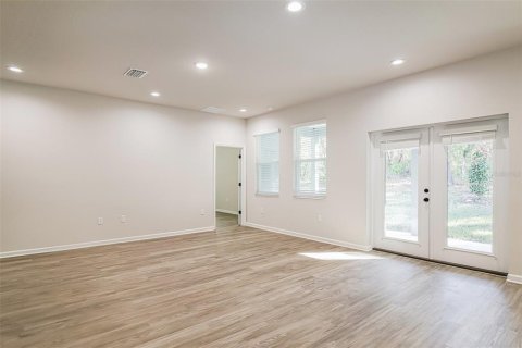 House in Inverness, Florida 4 bedrooms, 178.74 sq.m. № 2224507 - photo 3