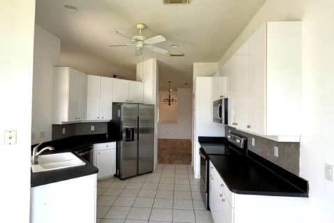 House in Port St. Lucie, Florida 3 bedrooms, 165.74 sq.m. № 2083546 - photo 8