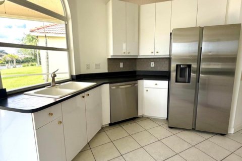 House in Port St. Lucie, Florida 3 bedrooms, 165.74 sq.m. № 2083546 - photo 10